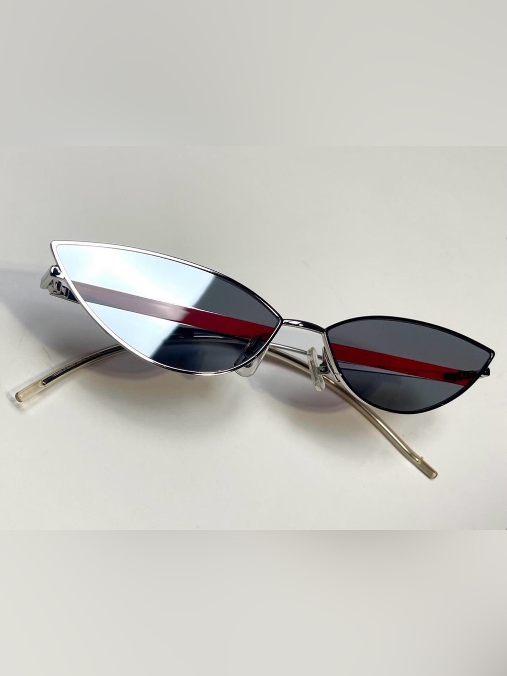 Gentle Monster POXI -02 Silver/Maroon
Slim Cat-eye Mirrored Sunglasses UNISEX